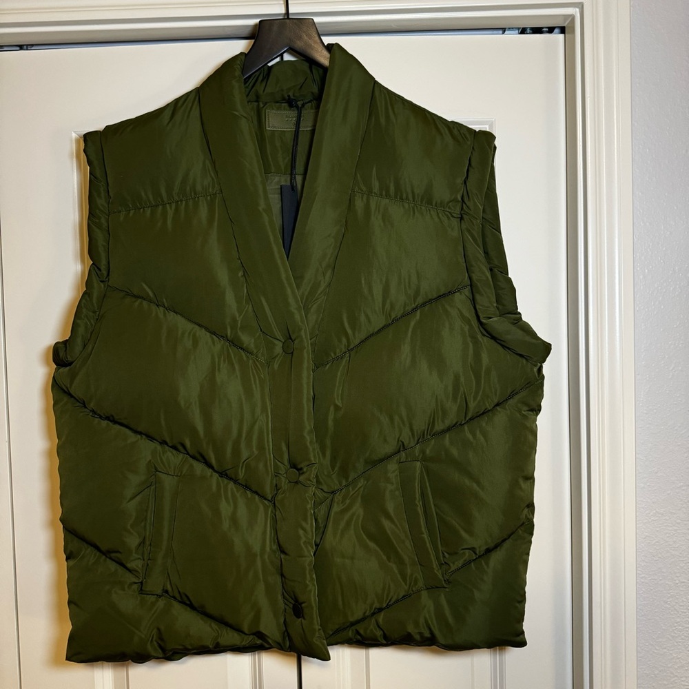 NWT Olive Green Puffer Vest Size M Women's